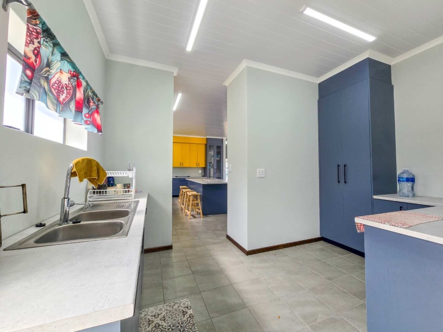 5 Bedroom Property for Sale in Stilbaai Oos Western Cape